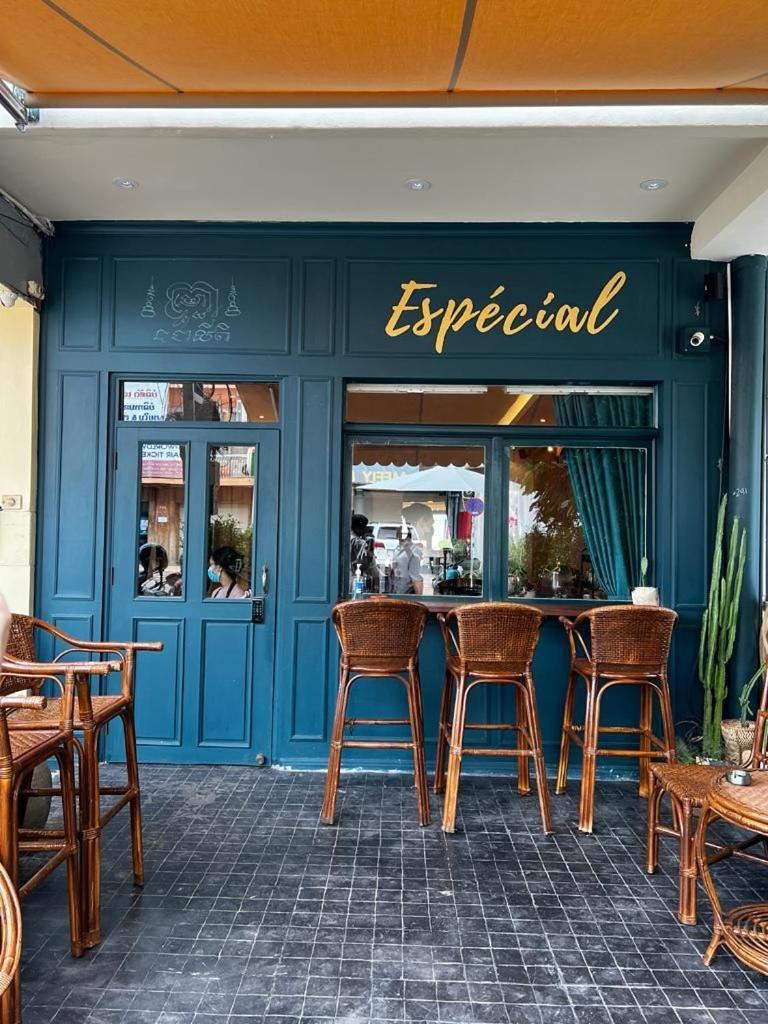 Petit Espace Boutique Hostel Вьентьян Экстерьер фото