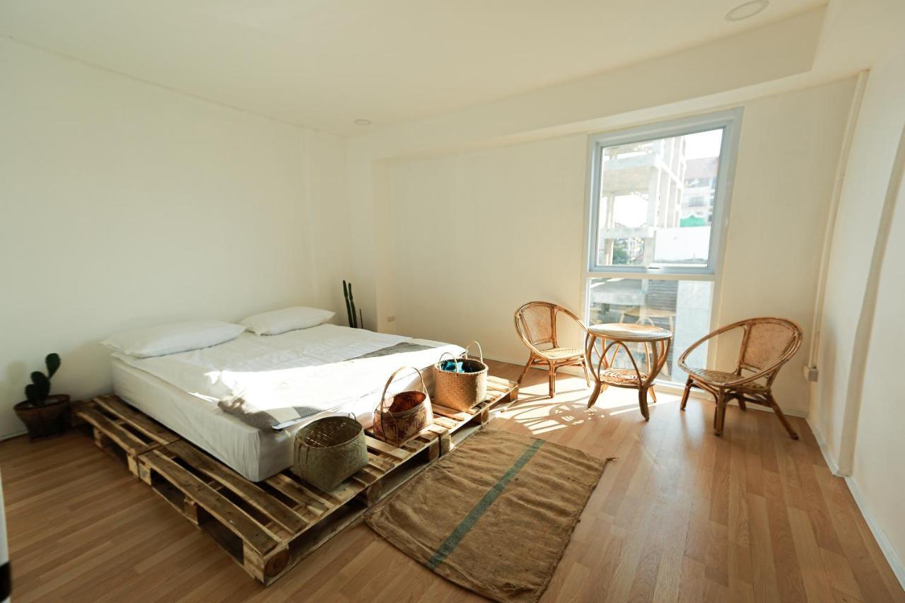 Petit Espace Boutique Hostel Вьентьян Экстерьер фото