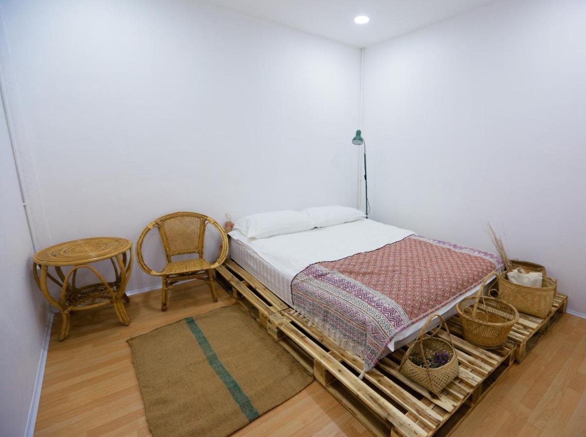 Petit Espace Boutique Hostel Вьентьян Экстерьер фото