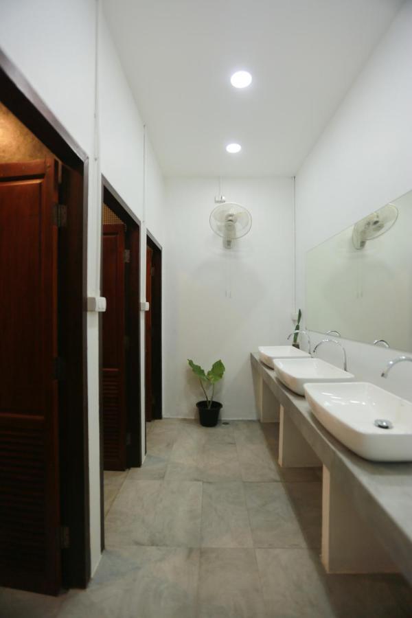 Petit Espace Boutique Hostel Вьентьян Экстерьер фото