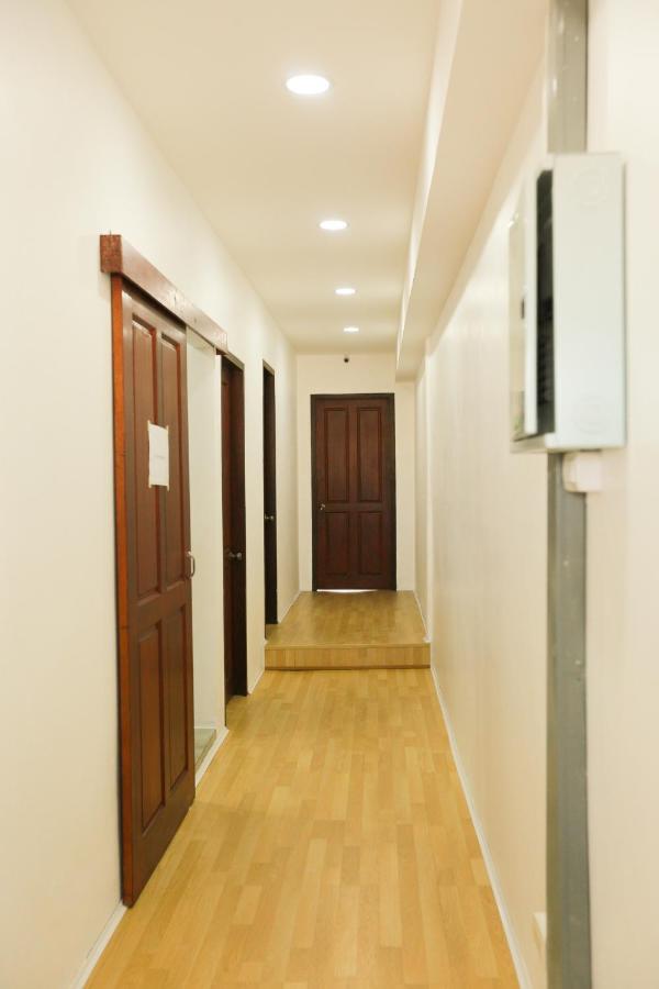 Petit Espace Boutique Hostel Вьентьян Экстерьер фото