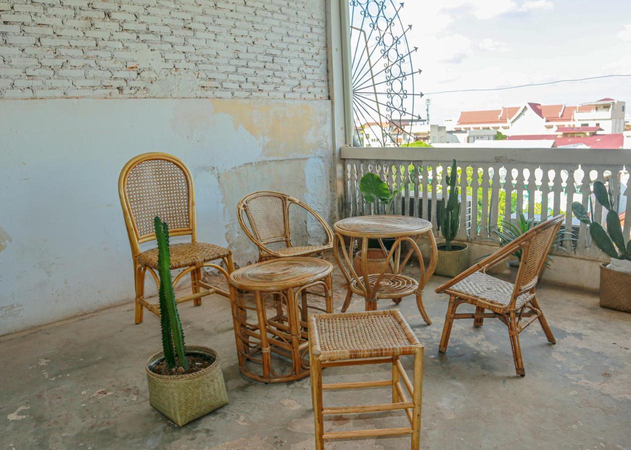 Petit Espace Boutique Hostel Вьентьян Экстерьер фото